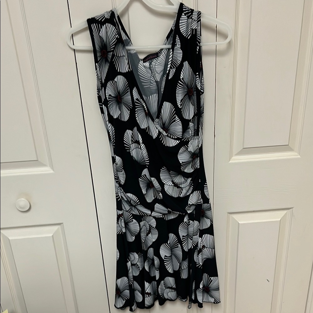 Tempted Hearts Black and White Floral Dress M. Excellent preowned condition.